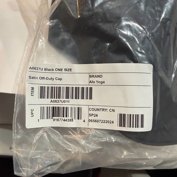 ALO Yoga Satin Off-Duty Cap - Black - Picture 9 of 10